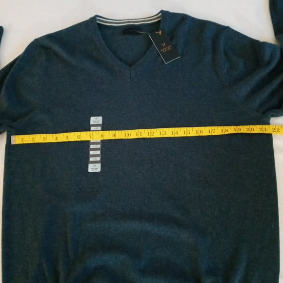 Denver Hayes navy v-neck sweater Size Large NWT - Picture 3 of 7